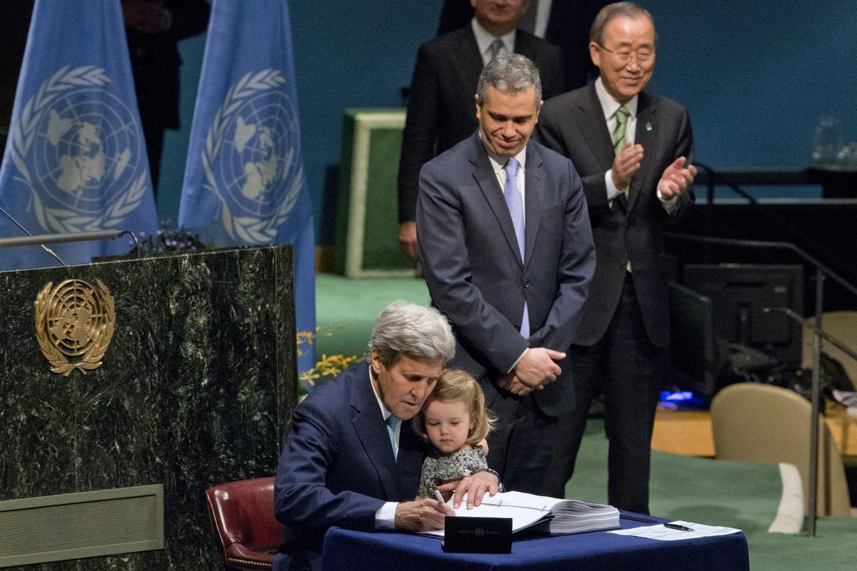 Veterano John Kerry e os EUA voltam às negociações internacionais sobre  Clima - OPEU